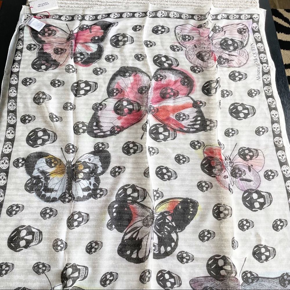 🆕 Alexander McQueen NWT Skull & Butterfly Scarf - Picture 10 of 16